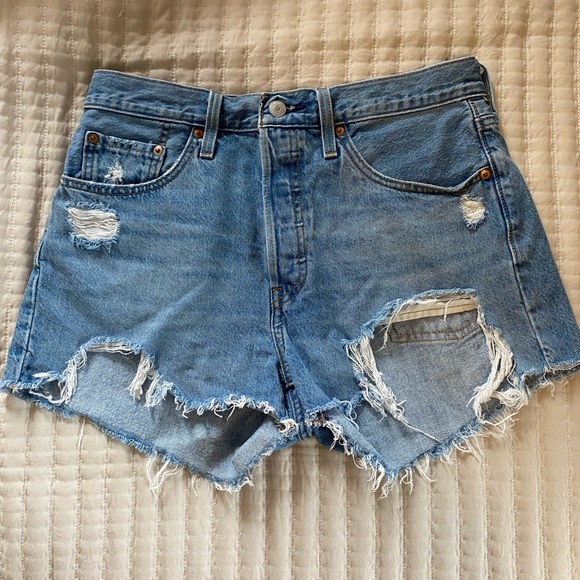 Levi’s Jean Shorts - Picture 4 of 9